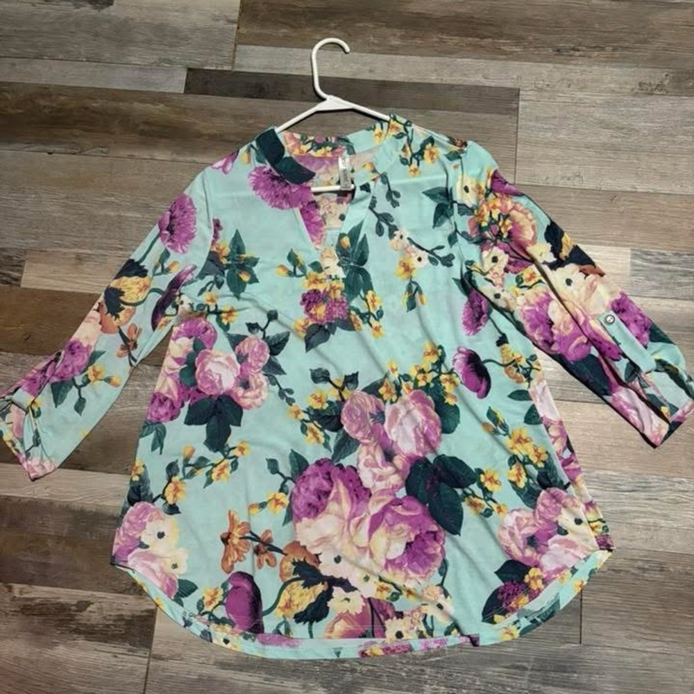 New women’s med shirt